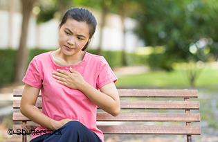 Barrett's esophagus: Woman holding hand on chest